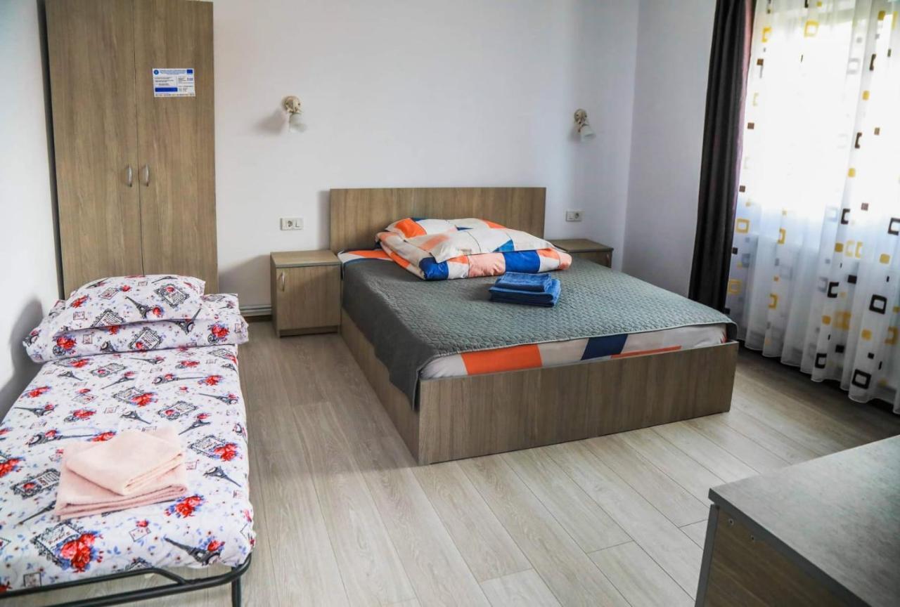 Hatasul Bunicului Arefu Esterno foto