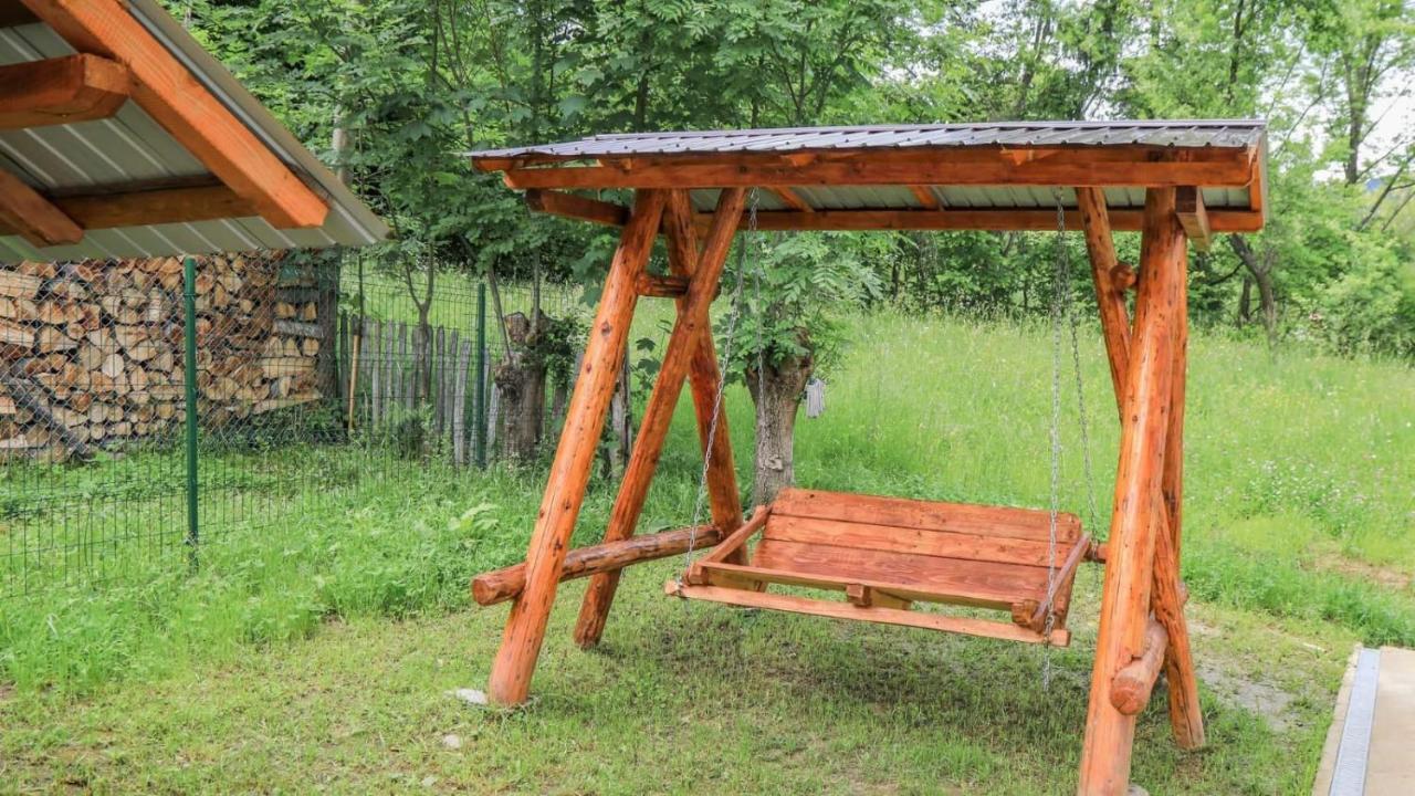 Hatasul Bunicului Arefu Esterno foto