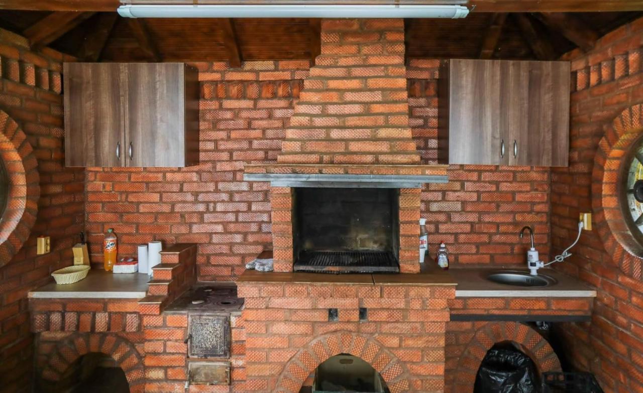 Hatasul Bunicului Arefu Esterno foto